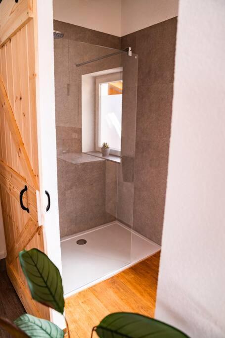 Neu Renoviertes Ferienhaus/Wohnunng Kleine Auszeit Sonnenbühl Eksteriør billede
