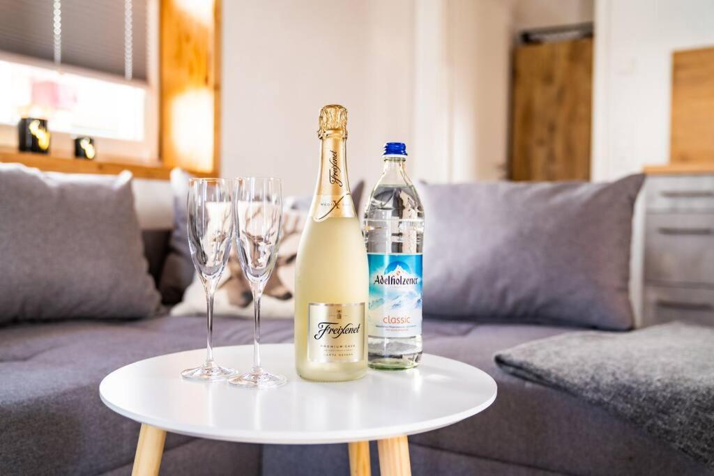 Neu Renoviertes Ferienhaus/Wohnunng Kleine Auszeit Sonnenbühl Eksteriør billede